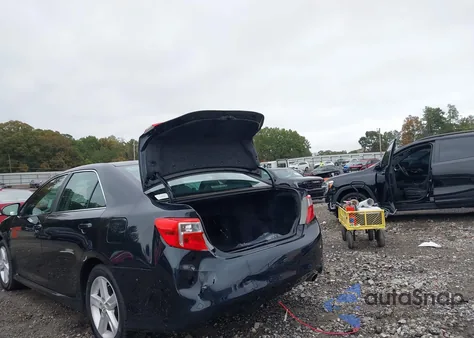 2014 Toyota Camry Se z USA, uszkodzony, nr VIN 4T1BF1FK9EU767492